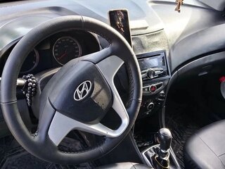 2013 Hyundai Solaris I, серебристый, 366000 рублей, вид 4