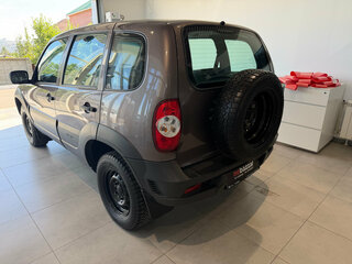2016 Chevrolet Niva I Рестайлинг, серый, 580000 рублей, вид 4