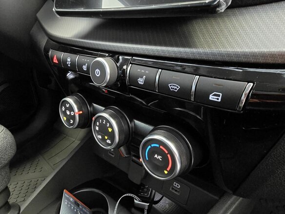 2026 Lada (ВАЗ) Vesta I Рестайлинг (NG), серебристый - вид 10