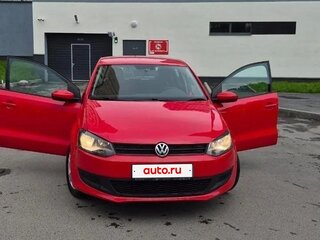2011 Volkswagen Polo V, красный, 650000 рублей, вид 2