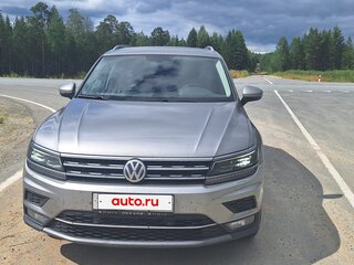 2018 Volkswagen Tiguan II, серебристый, 2370000 рублей, вид 2