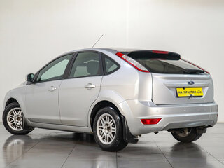2011 Ford Focus II Рестайлинг, серебристый, 599000 рублей, вид 4
