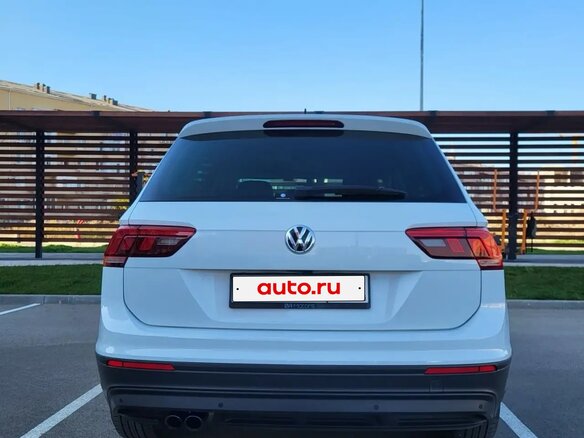 2017 Volkswagen Tiguan II, белый - вид 4