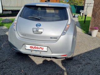 2011 Nissan Leaf (EM61) I (ZE0/AZE0), серый, 900000 рублей, вид 4