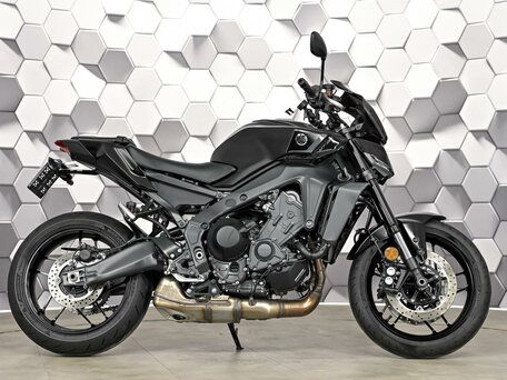 2025 Yamaha MT-09 (FZ-09), чёрный, 1299000 рублей, вид 3