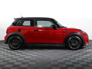 2021 Mini Hatch Cooper S III (F55/F56) Рестайлинг 2, красный, 2770815 рублей, вид 4
