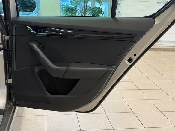 2015 Skoda Octavia III (A7), бежевый, 1475000 рублей - вид 13