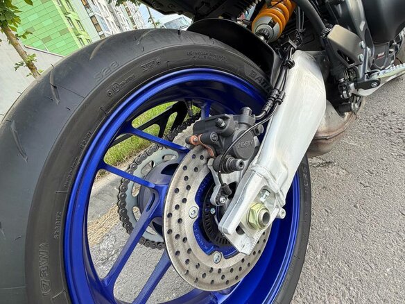 2025 Yamaha MT-09 (FZ-09), серебристый, 1600000 рублей - вид 8