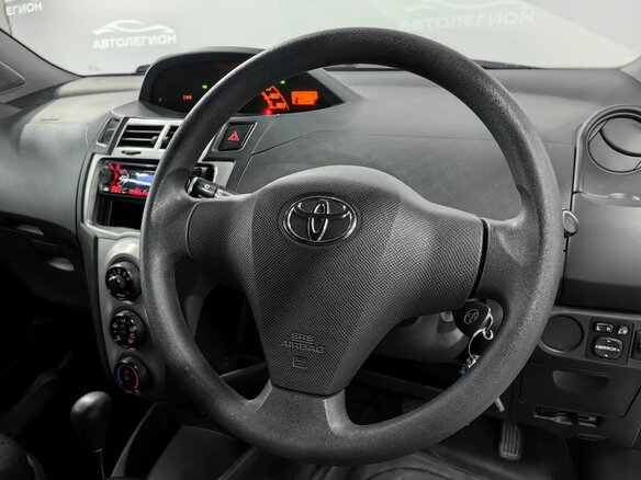 2010 Toyota Vitz II (XP90), белый, 650000 рублей - вид 10