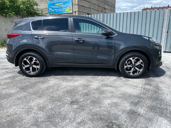 2021 Kia Sportage IV Рестайлинг, серый, 1750000 рублей - вид 6