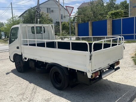 2004 Toyota Dyna, белый, 1450000 рублей, вид 3