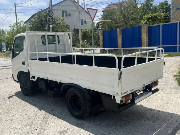 2004 Toyota Dyna, белый, 1450000 рублей - вид 2