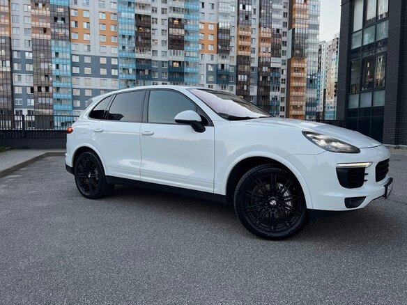 2016 Porsche Cayenne S II Рестайлинг (958), белый, 4080000 рублей - вид 2