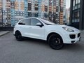 2016 Porsche Cayenne S II Рестайлинг (958), белый, 4080000 рублей - вид 2