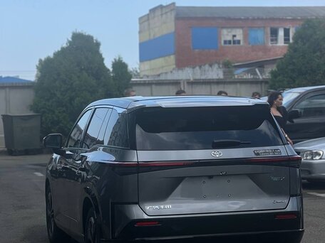 2026 Toyota bZ3X 58.3 kWh, серый, 2810000 рублей, вид 4