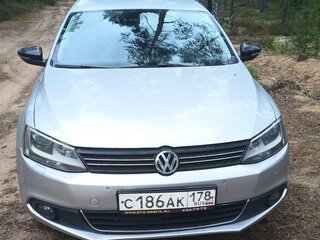 2014 Volkswagen Jetta VI, серебристый, 1050000 рублей, вид 2