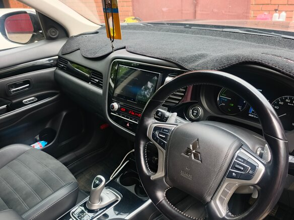 2019 Mitsubishi Outlander PHEV III Рестайлинг 3, чёрный, 3000000 рублей - вид 5