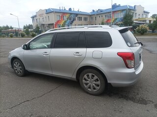 2010 Toyota Corolla Fielder X (E140, E150) Рестайлинг, серый, 900000 рублей, вид 4