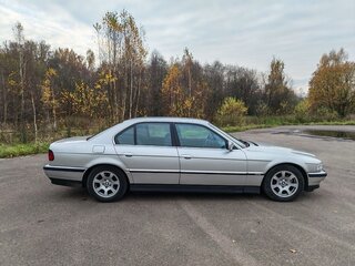 1998 BMW 7 серии 735i III (E38), серебристый, 530000 рублей, вид 3
