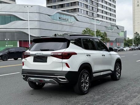 2021 Kia KX3, белый, 1370000 рублей, вид 4