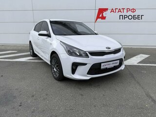 2017 Kia Rio III Рестайлинг, белый, 1105000 рублей, вид 3