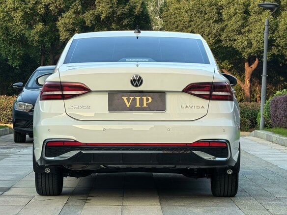 2023 Volkswagen Lavida III Рестайлинг, белый, 1595000 рублей - вид 3