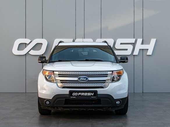 2013 Ford Explorer V, белый, 1580000 рублей - вид 2