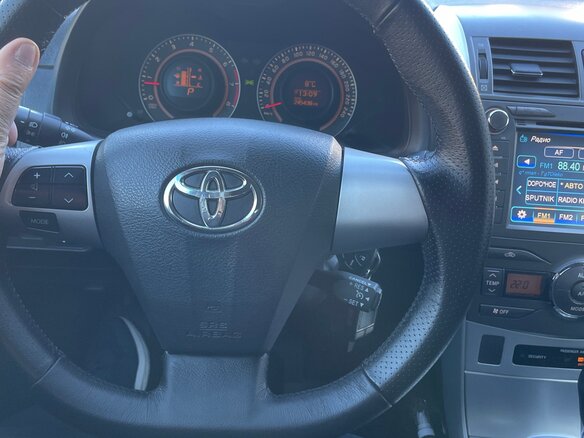 2011 Toyota Corolla X (E140, E150) Рестайлинг, чёрный, 950000 рублей - вид 6
