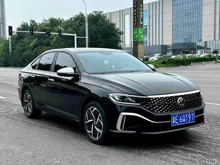 2023 Volkswagen Lavida III Рестайлинг, чёрный, 1125000 рублей, вид 3