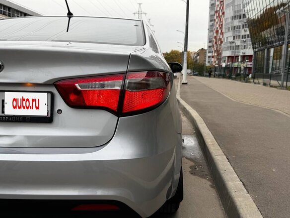 2015 Kia Rio III, серебристый, 480000 рублей - вид 6