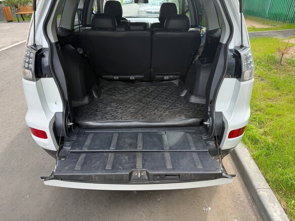 2011 Mitsubishi Outlander II Рестайлинг, белый, 1200000 рублей - вид 22