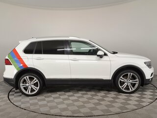 2017 Volkswagen Tiguan II, белый, 2480000 рублей, вид 4