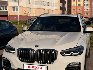 2019 BMW X5 40i IV (G05/G18), белый, 4900000 рублей, вид 3