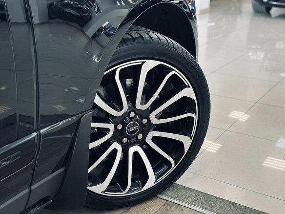 2018 Land Rover Range Rover Long IV Рестайлинг, чёрный, 5990000 рублей - вид 6
