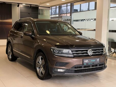 2018 Volkswagen Tiguan II, коричневый, 2067000 рублей, вид 3