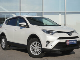 2018 Toyota RAV4 IV (XA40) Рестайлинг, белый, 2662000 рублей, вид 3