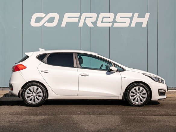 2017 Kia Ceed II Рестайлинг, белый, 1439000 рублей - вид 4