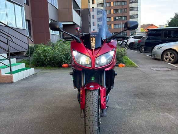 2011 Yamaha FZ1, красный, 535000 рублей