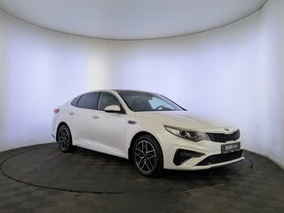 2019 Kia Optima IV Рестайлинг, белый, 2080000 рублей, вид 3