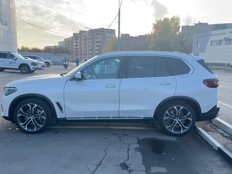 2021 BMW X5 30d IV (G05/G18), белый, 7000000 рублей, вид 5