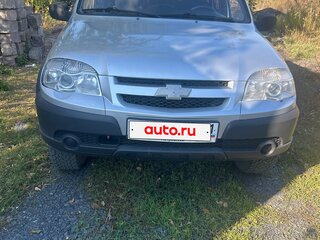 2011 Chevrolet Niva I Рестайлинг, серебристый, 449000 рублей, вид 1