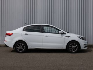 2016 Kia Rio III Рестайлинг, белый, 939000 рублей, вид 5