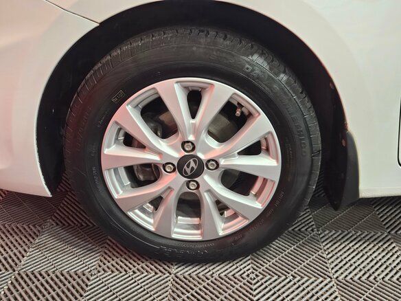 2013 Hyundai Solaris I, белый, 789000 рублей - вид 16