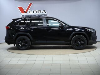 2021 Toyota RAV4 V (XA50), чёрный, 3690000 рублей, вид 4