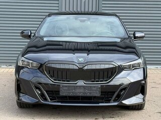 2026 BMW 5 серии 530i xDrive VIII (G60/G61/G68), чёрный, 9900000 рублей, вид 3