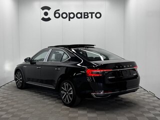 2025 Skoda Superb III Рестайлинг, чёрный, 3420000 рублей, вид 4