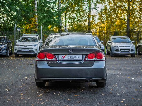 2011 Honda Civic VIII Рестайлинг, серый, 930000 рублей, вид 4