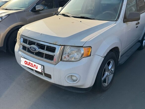 2010 Ford Escape II, белый
