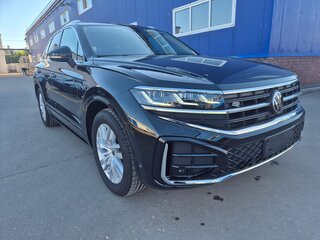 2025 Volkswagen Touareg III Рестайлинг, чёрный, 7585000 рублей, вид 5