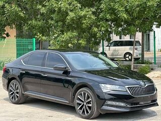 2023 Skoda Superb III Рестайлинг, чёрный, 1860001 рублей, вид 3
